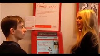 Мужик в отеле полизал высокой тёлке бритую киску и вдул ей до камшота на живот